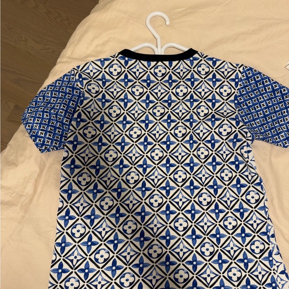 Louis Vuitton Tshirt - Picture 3 of 3